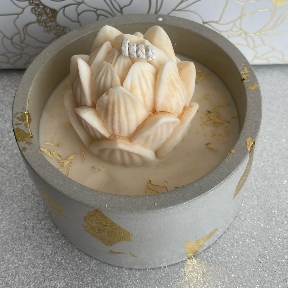 Lotus flower candle